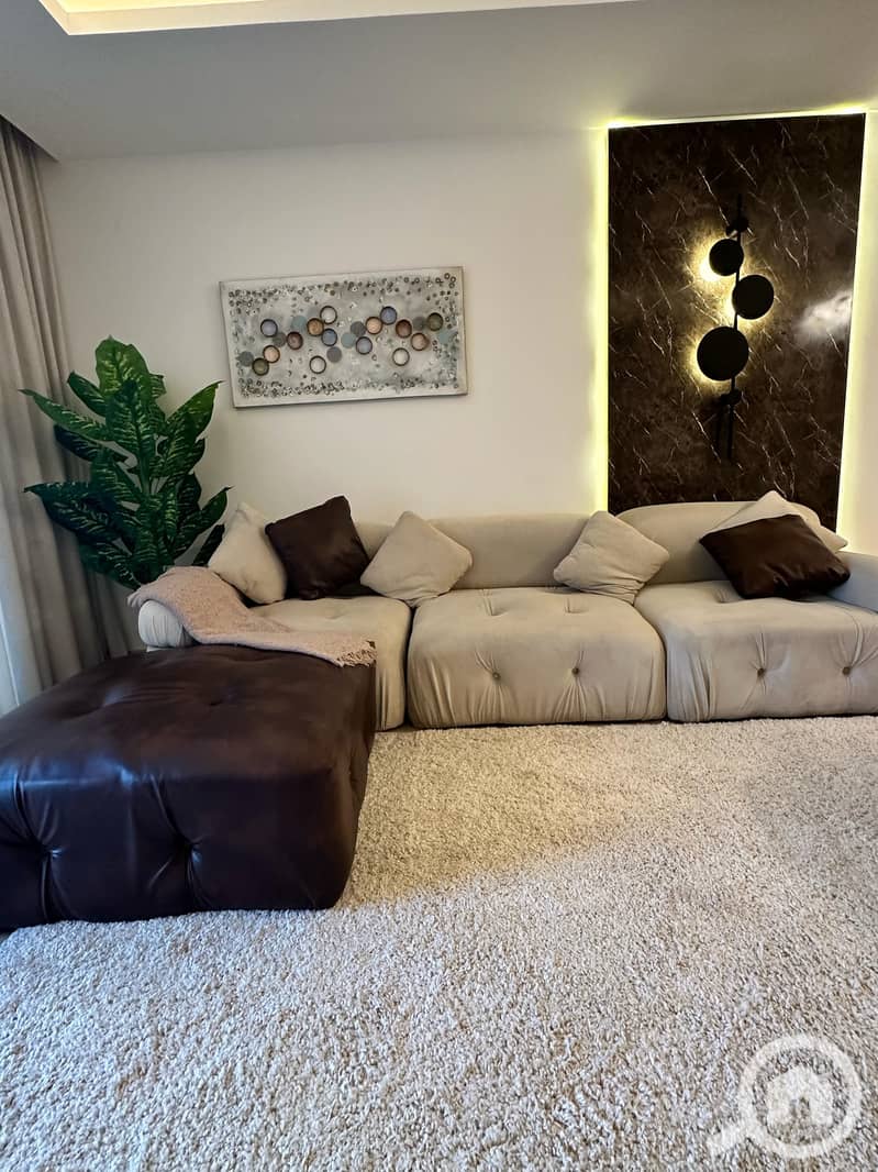 4 f7a1f4d7-5e73-41b1-8b08-f5b7644e27b4. jpg