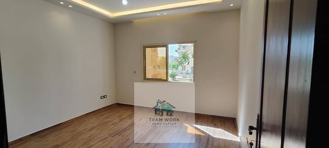 12 7453381b-09f0-4377-8f8b-af6a19988134. jpg