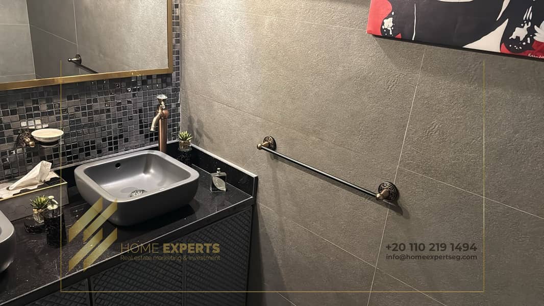 10 b8425a86-8788-4dcf-8481-207e0e7fc040. jpg