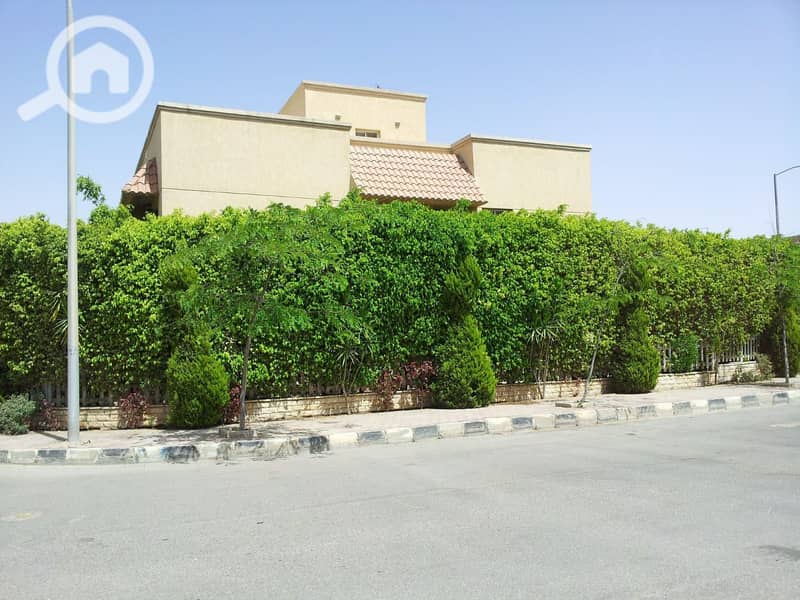 2 43fda0fe-c5d3-4e44-a41e-f25631a0cabd. jpg