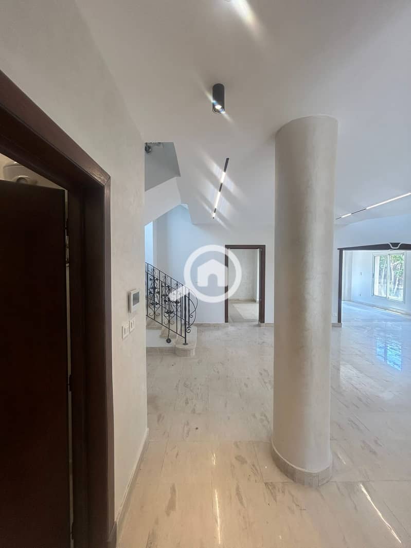 4 36c1a518-c7fc-4c4c-aa4c-c0c9a704b32b. jpg