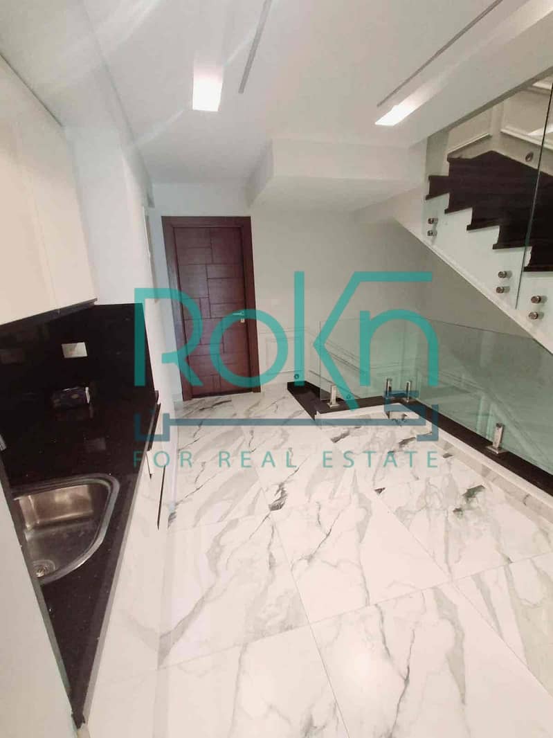 12 73a0e1af-cb01-415d-9701-5e85ca84fb83. jpg