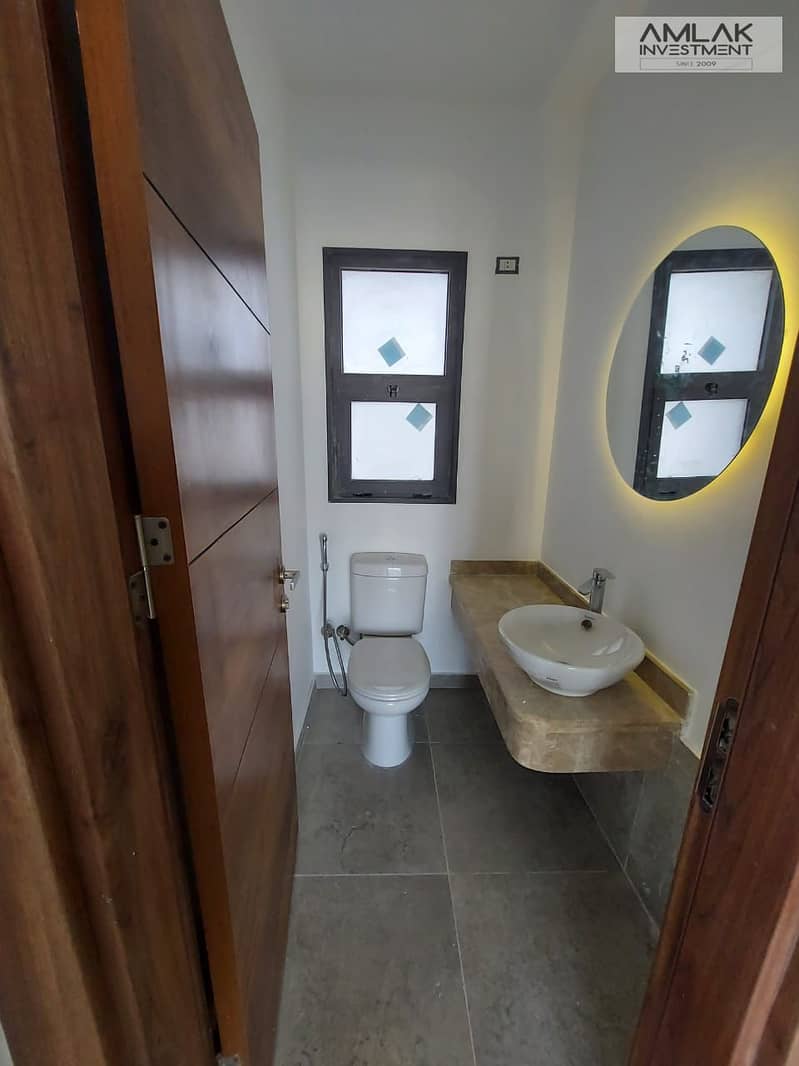 6 681c6c1c-a99b-4d16-8d55-4adce2576d6e. jpeg