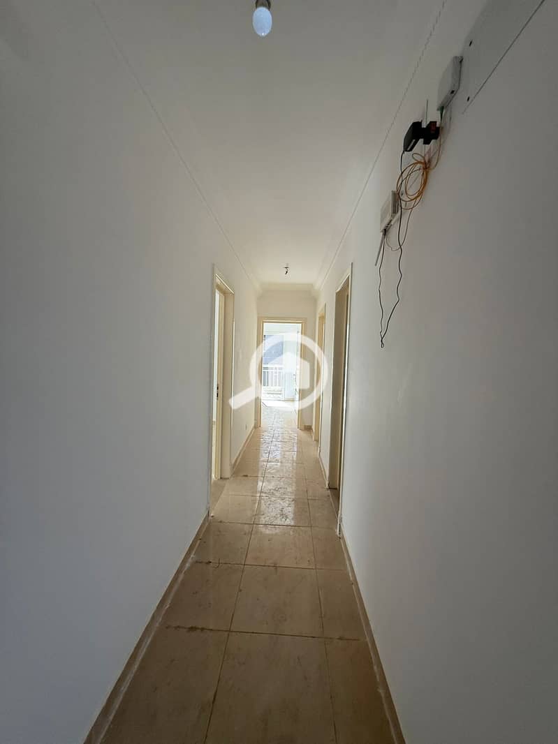 4 f2fce85f-65a5-43e7-9a1f-b2f9b7e2f164. jpg