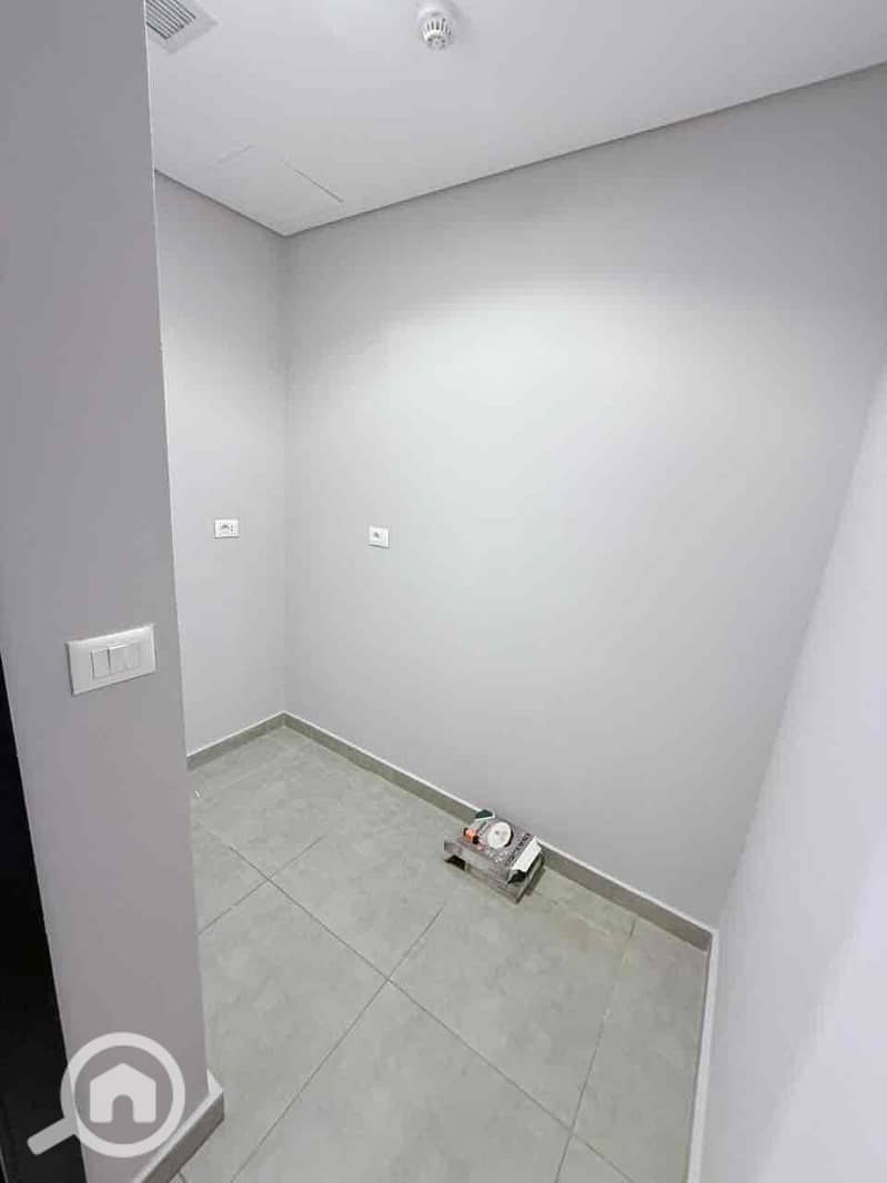 9 374b37b4-52fa-40fc-9e14-816b5eca6a98. jpg