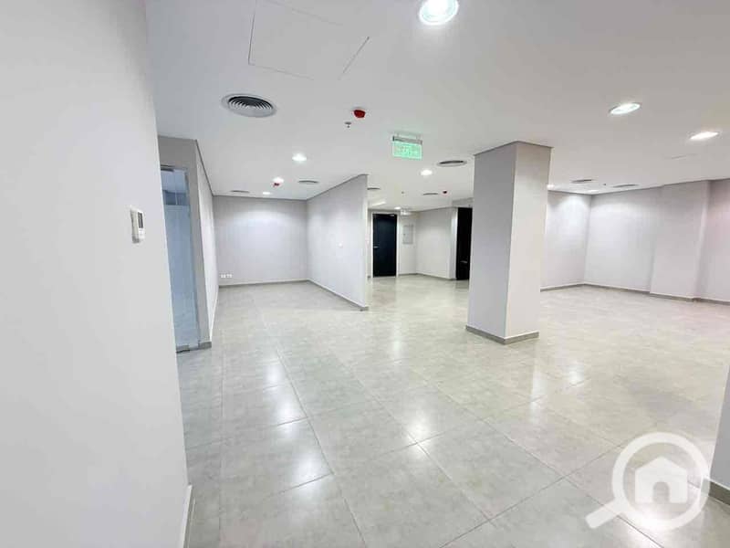 12 1a0d3bb8-e19b-4331-8d31-bfa5fe9c1ee6. jpg