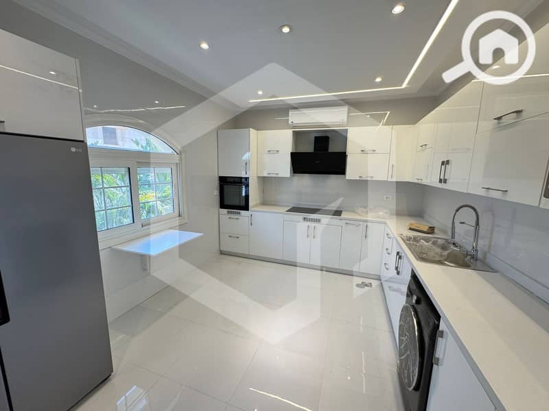 12 Royal City 12. jpg