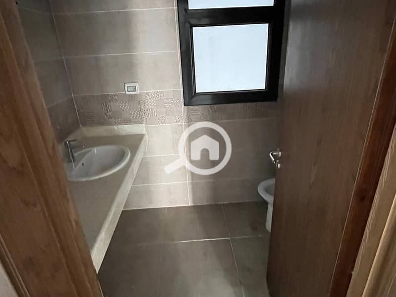 2 0d9e0585-3095-401f-8ca4-0bc5523ffd07. jpg