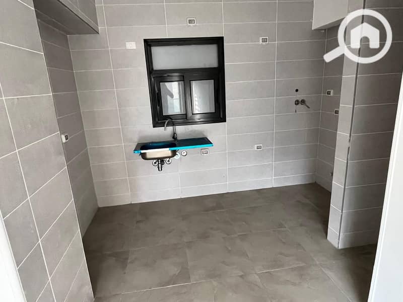 12 cd8a906d-4e53-476c-8383-60781bc8cfab. jpg