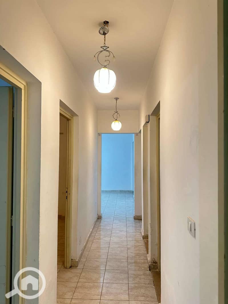 4 11660403-b5f9-451f-a925-a0591ff29604. jpg