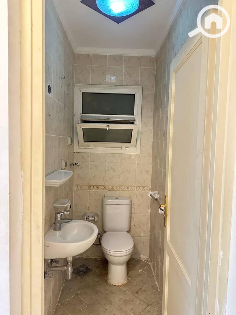 12 44e2564a-1c7e-4e3b-8d3e-d60c49487613. jpg