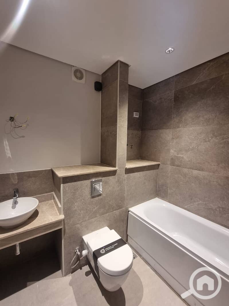 8 WhatsApp Image 2025-11-19 at 14.55. 48_eac99a4d. jpg