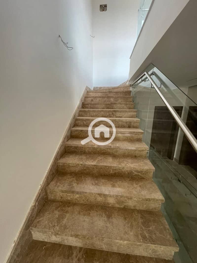 10 8a298d9a-f863-4ce4-8312-1d7557f8c109. jpg