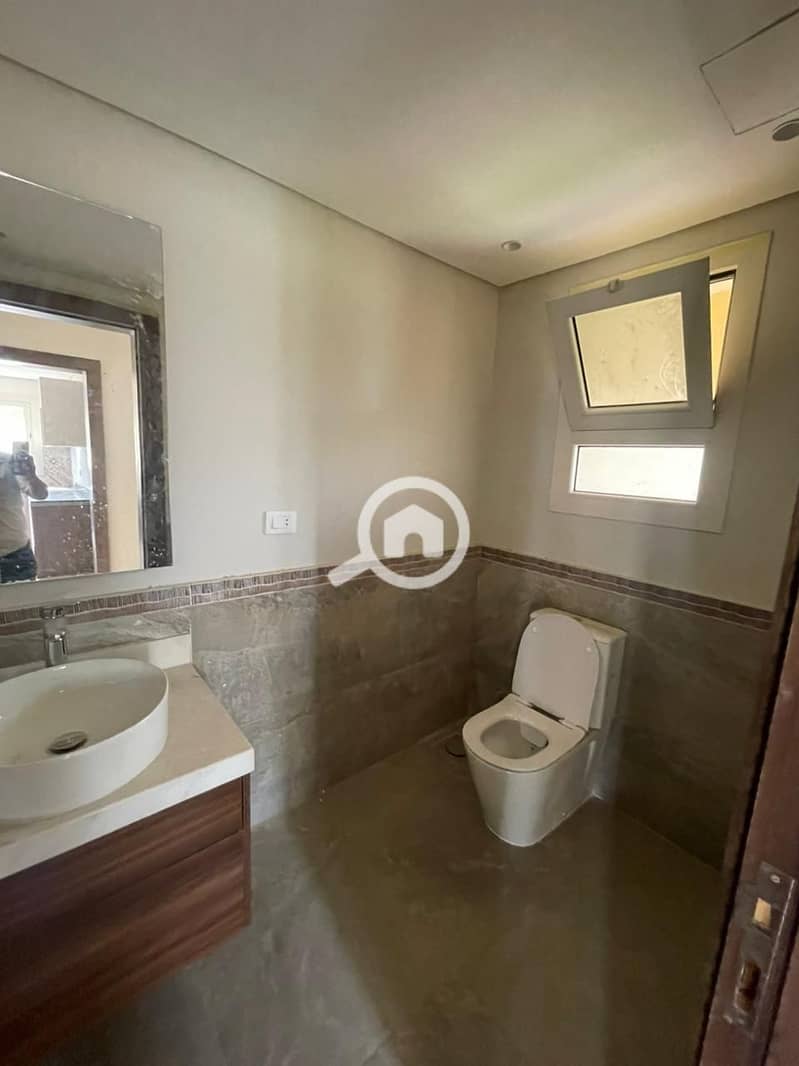 15 686a6b60-c450-4560-976b-ba3dbb0fdefa. jpg