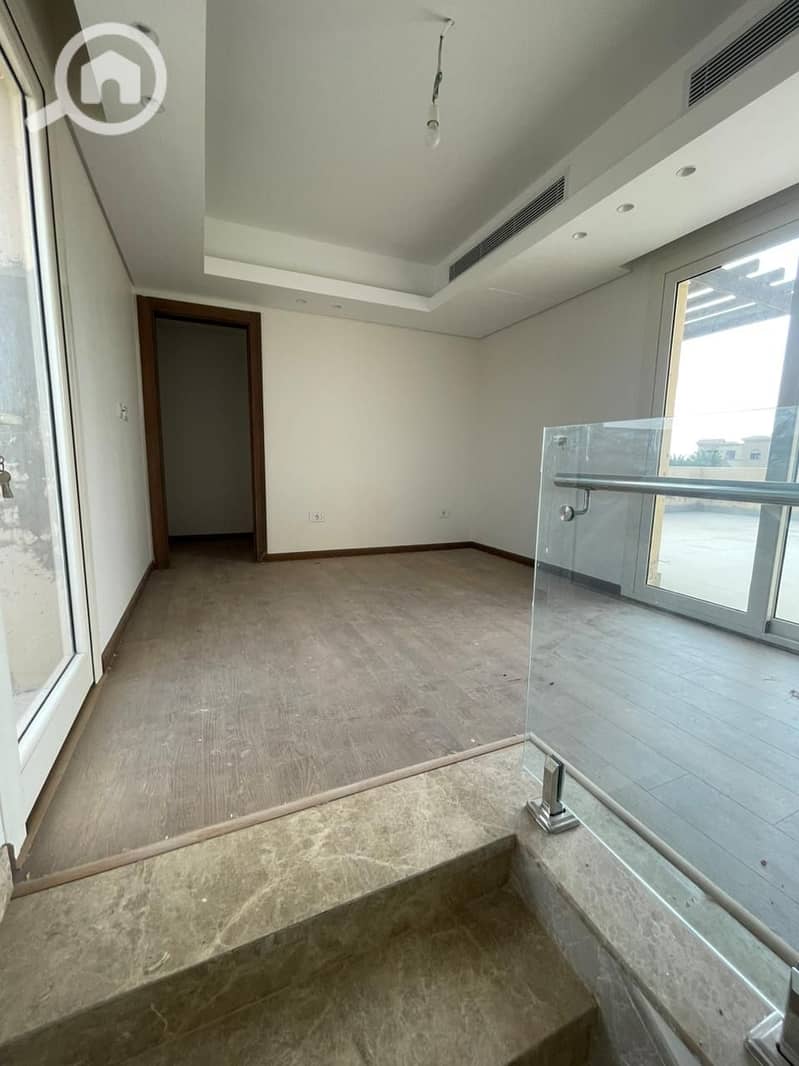 24 f4db4f53-06e4-4984-93e5-150c42a89ab0. jpg