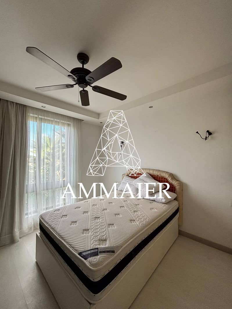 12 4160f7f5-a0de-4e81-9c18-444a7d8766c7. jpeg