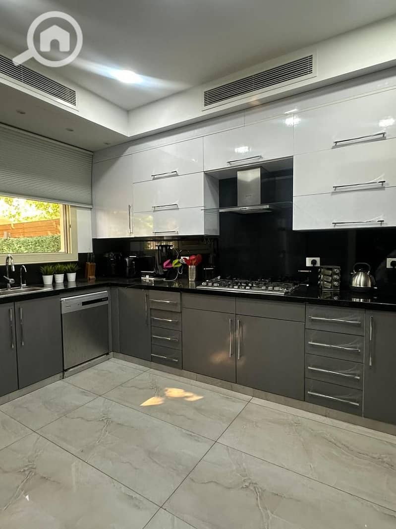 11 e7196d4b-79c4-42c9-abda-503f9343bac6. jpg