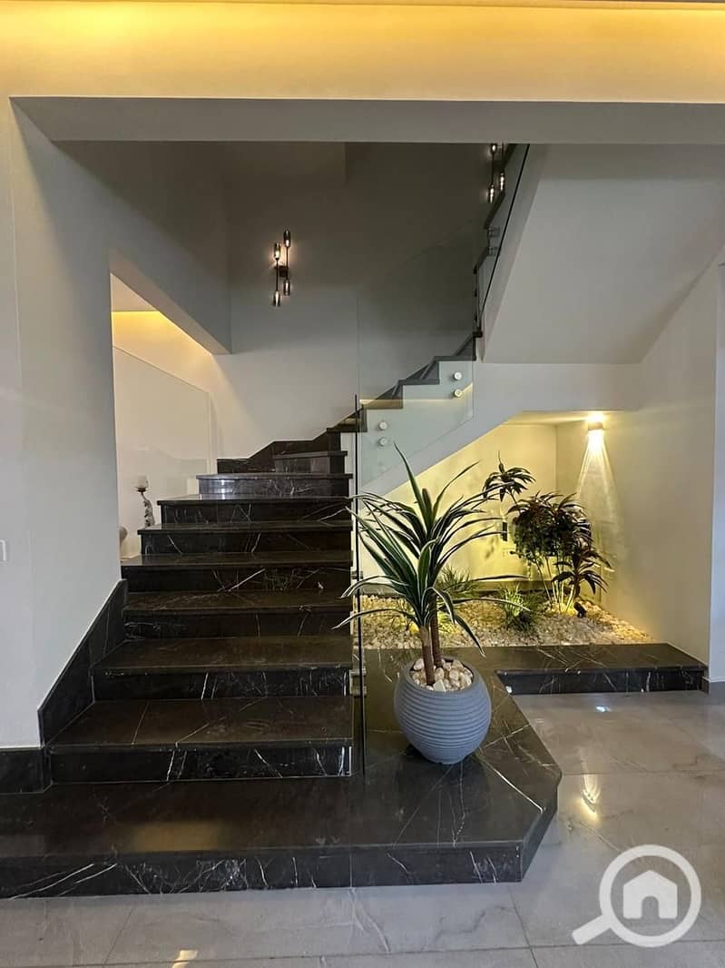 12 f8503bb1-e0b8-4dc4-b91b-5c88ca5d6825. jpg