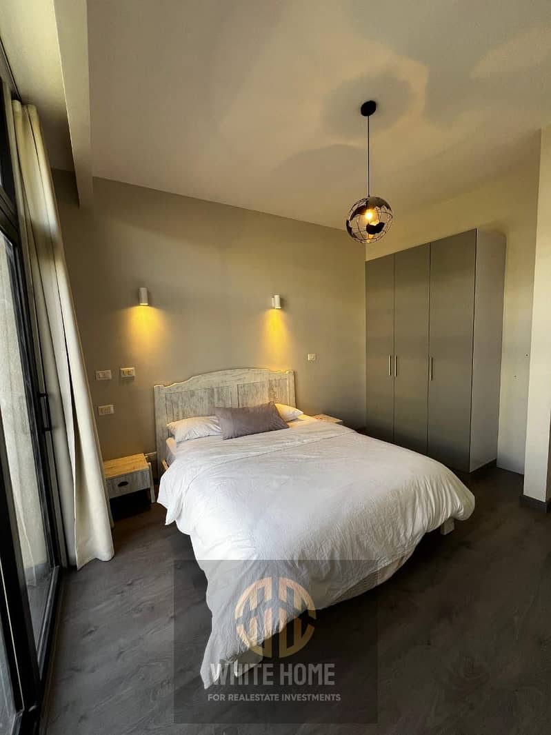 12 439d807e-47bf-43a2-97ee-fd7628ffd859. jpeg