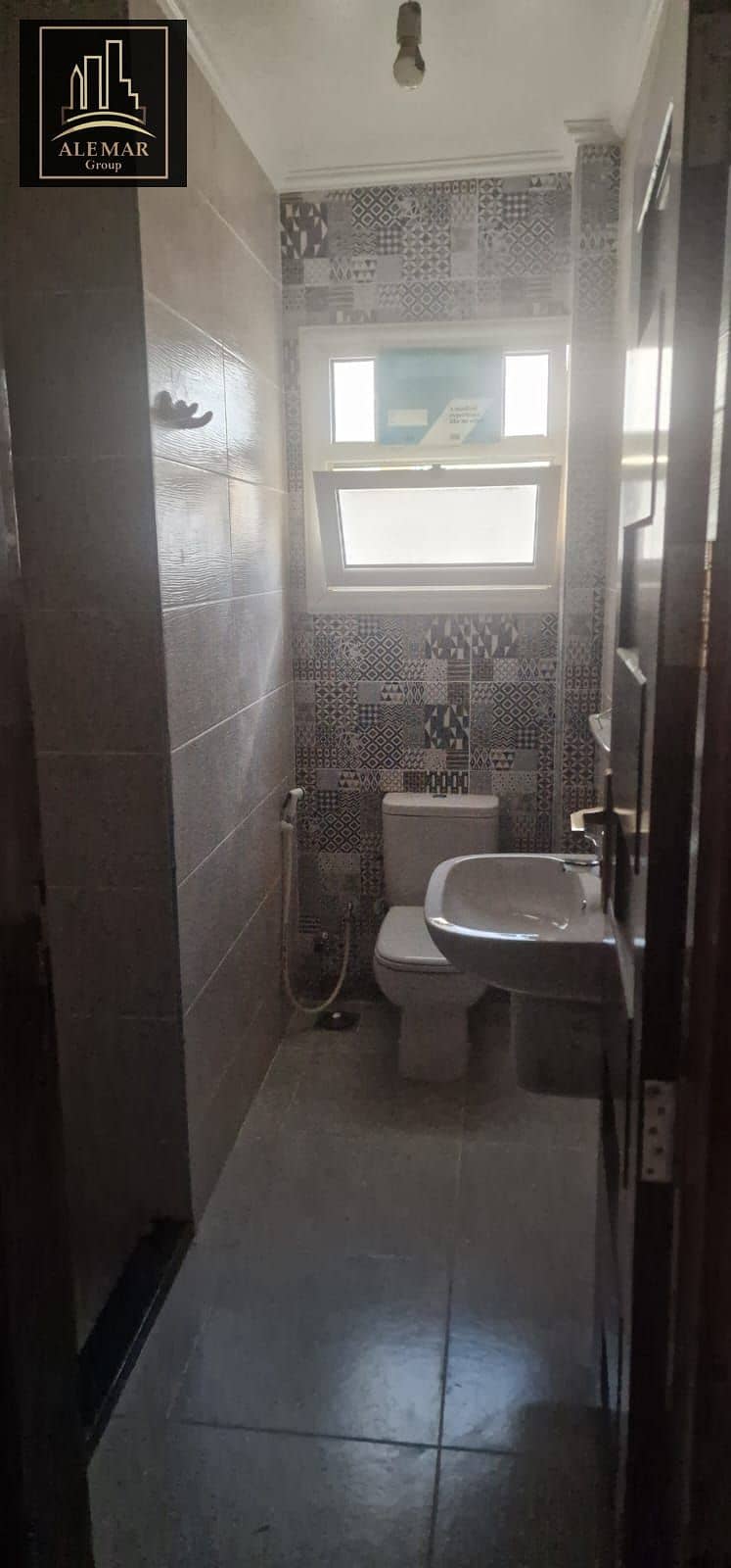 5 59522799-2d1c-47f1-a2ad-b2bc2c5940d8. jpg