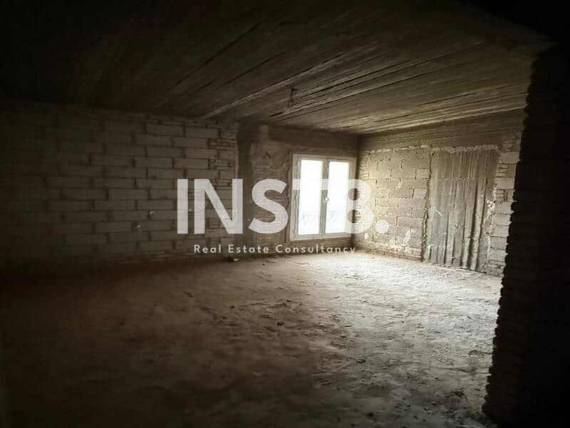 4 691326532a2b8_WhatsApp-Image-2025-11-11-at-13.51. 52_72272440. jpg