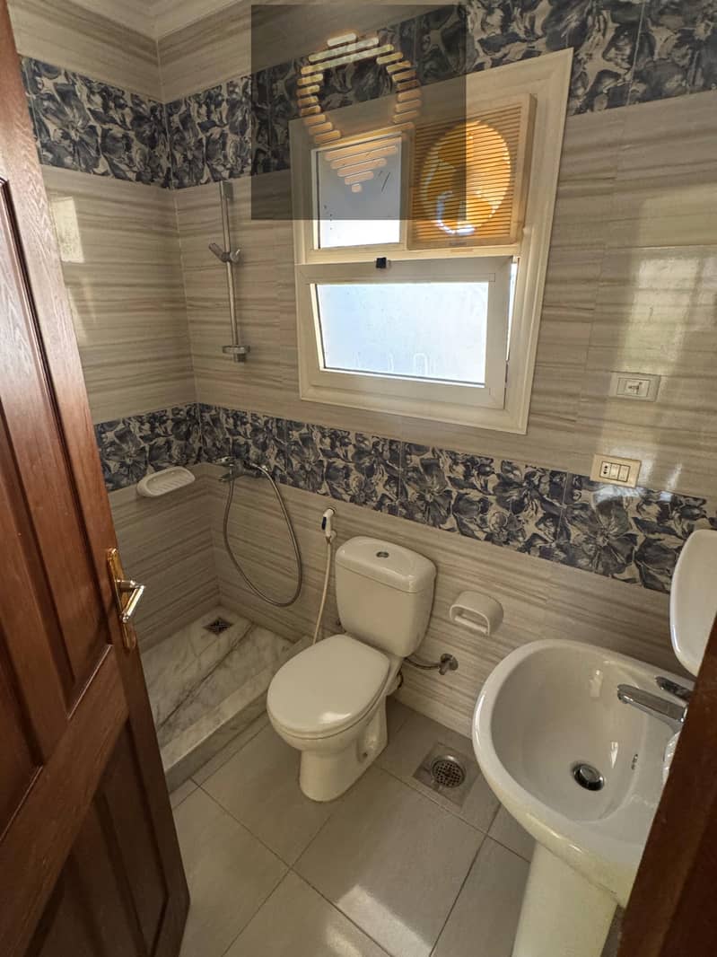 8 WhatsApp Image 2025-09-24 at 14.00. 25_0d1ccc20. jpg