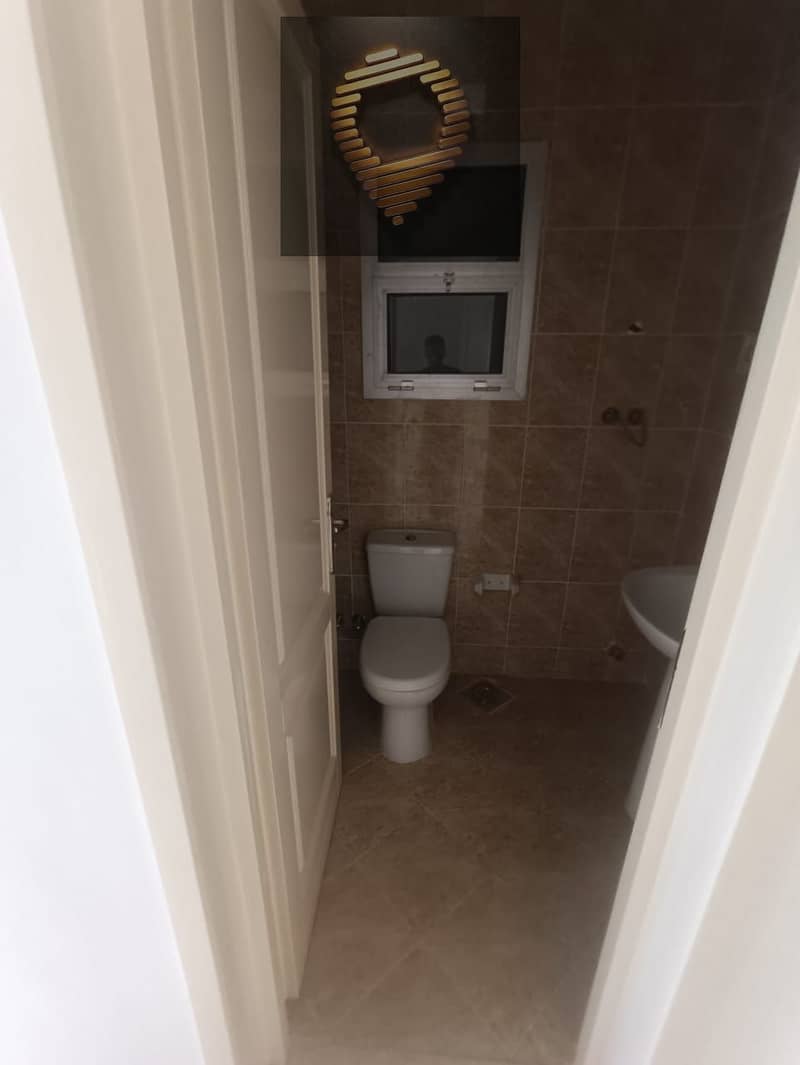 10 WhatsApp Image 2025-11-02 at 14.39. 54_45823020. jpg