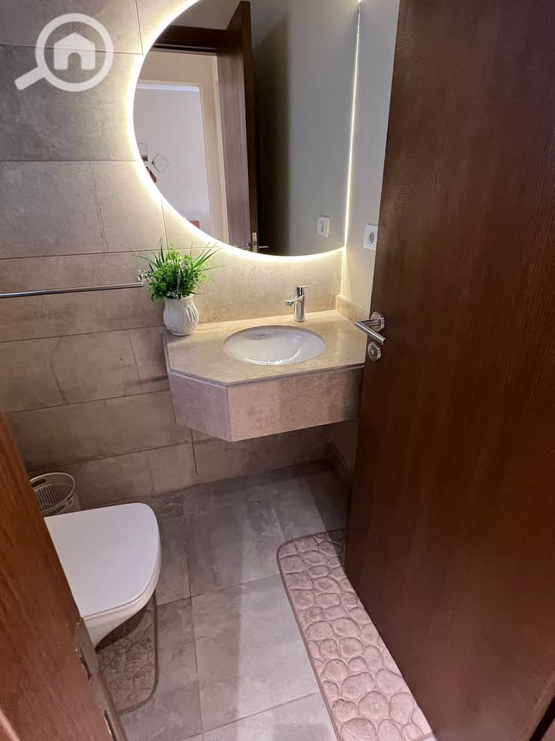 12 e3f63bcf-a130-46b9-b193-7a6faa4e88de. jpg