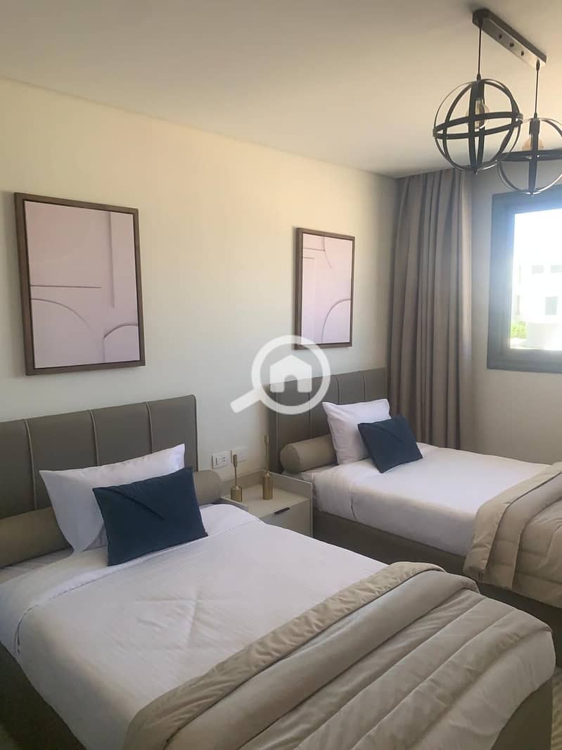 12 ed3c0671-2605-4776-8e8b-3174e289e4f5. jpg