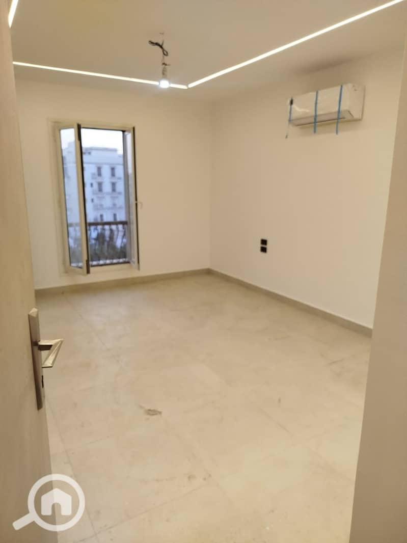 2 d13de2d4-57f4-4000-aec6-ffc8a97e3f9e. jpg