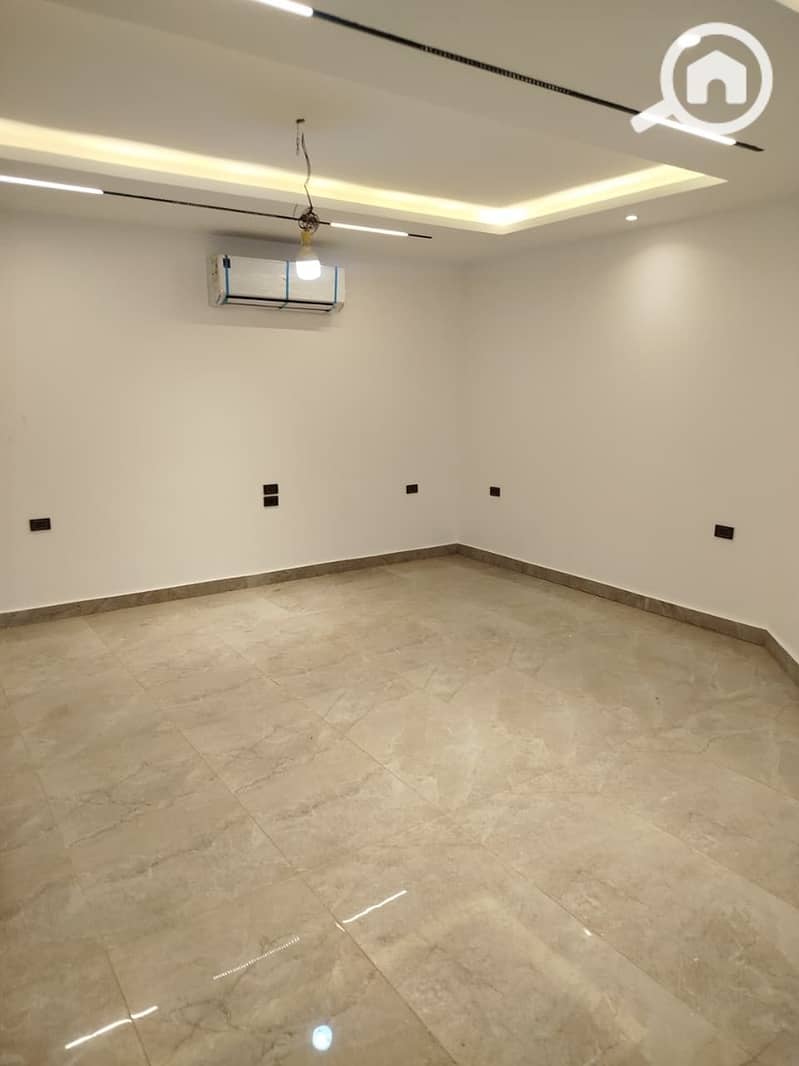 4 1d837c8d-4945-4215-820c-7843e642b8d8. jpg