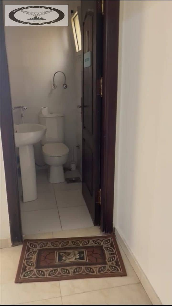 8 5bf0a4ef-d636-41d0-bc3a-45781059ff0b. jpg