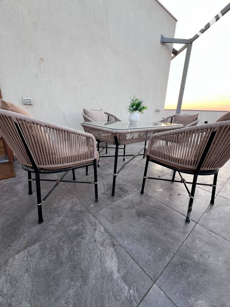 2 3987841f-6465-4ec1-81aa-89905ee04978. jpg