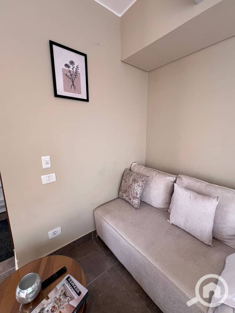 12 9b8728c0-3e60-4899-9e62-9ee9f8bb8dbb. jpg