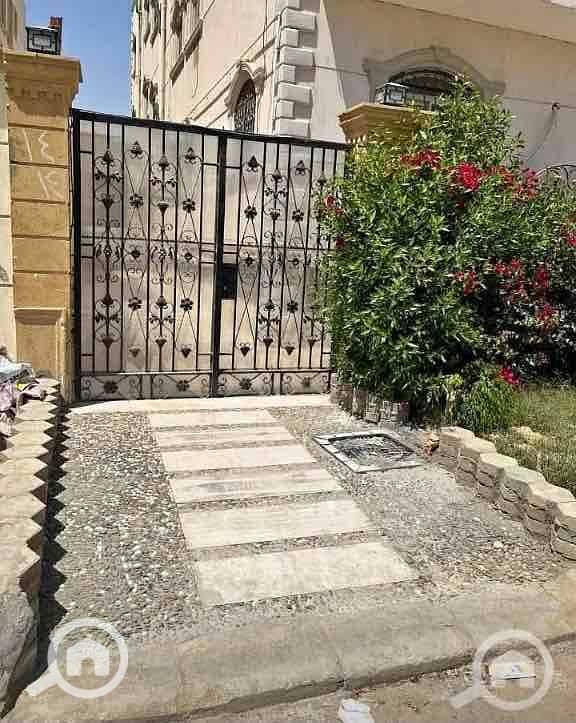 8 c3b317cd-5d13-40f3-9229-40226125f226. jpg