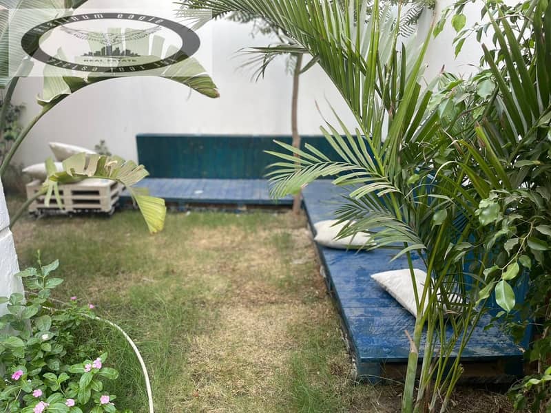 12 83329ed1-7364-4e5c-a58a-3bd68e1952c6. jpg