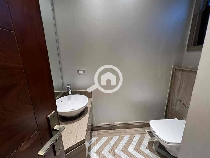 12 6332c154-975c-4755-8140-9c85411d2be2. jpg