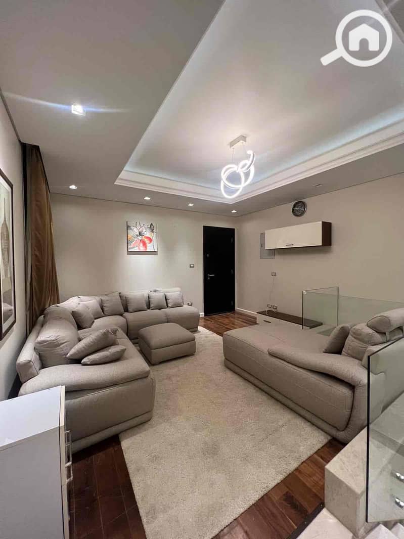 24 2369e4b3-5428-46c3-932f-a3e2161993ce. jpg