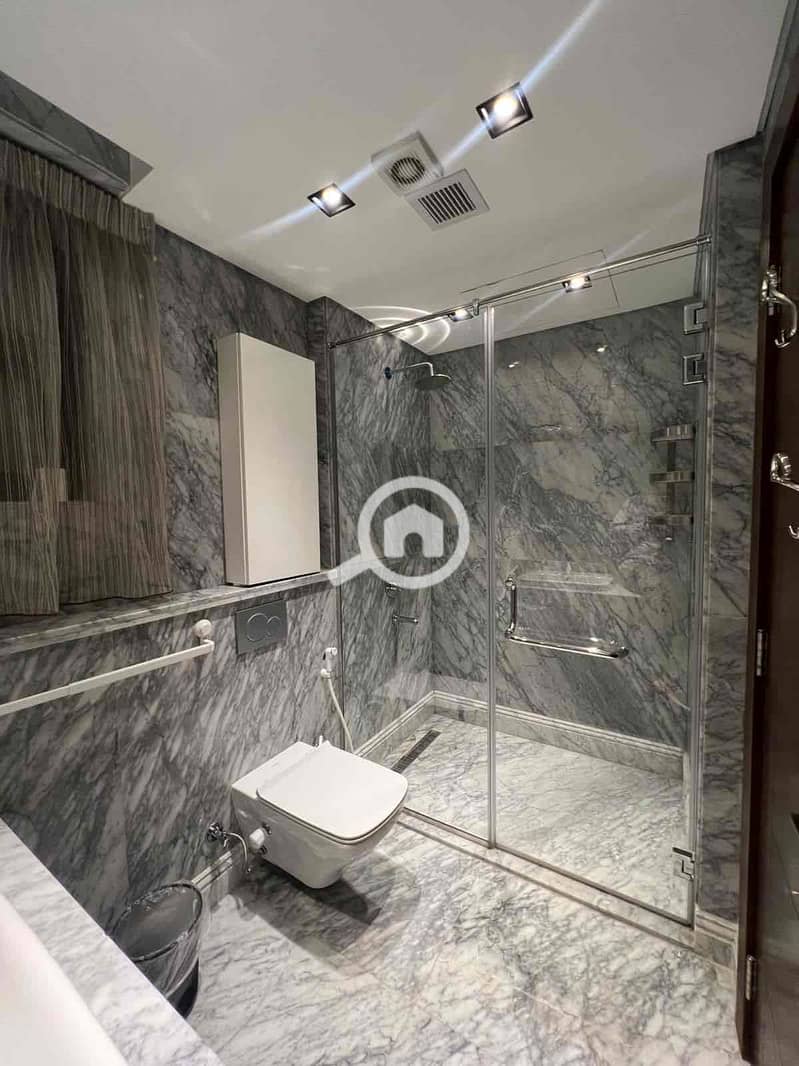 28 ab2ee736-a209-47c7-8e39-28225bc0504a. jpg