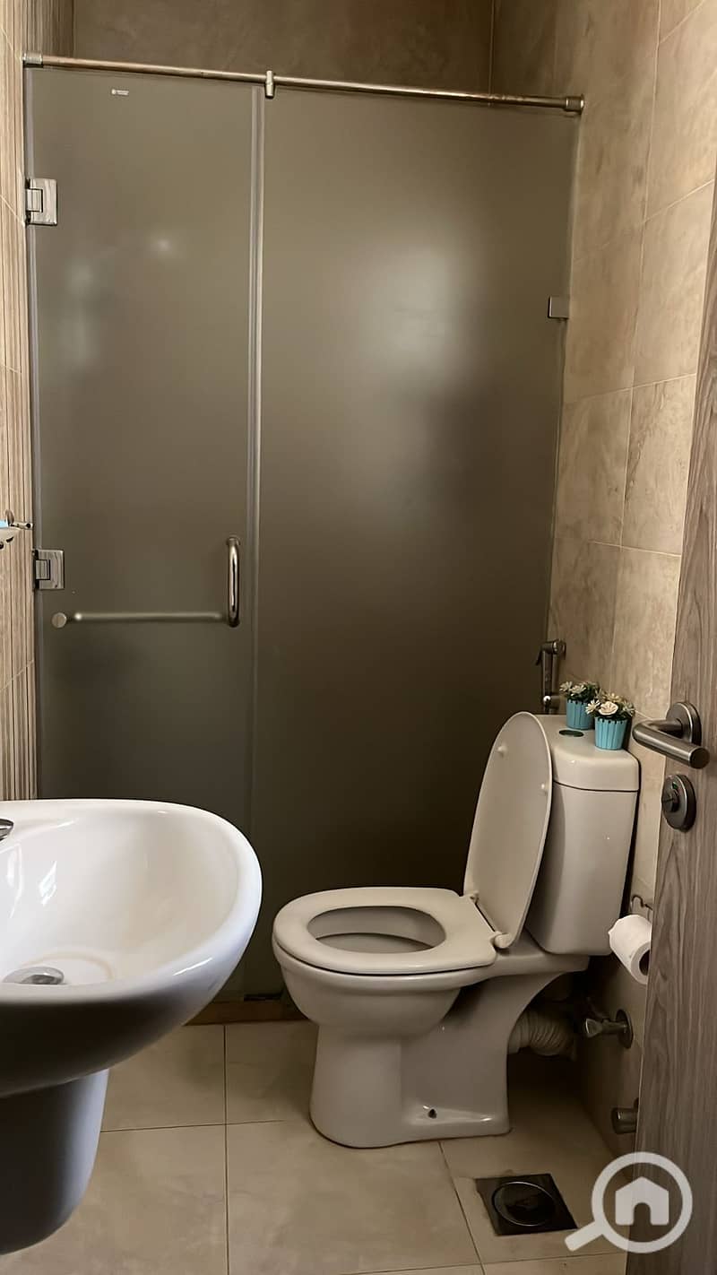 4 204b333d-db5c-4871-8315-a32b73caf984. jpg