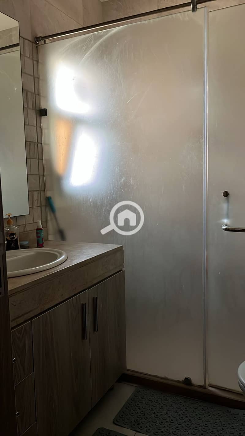 5 70bc724d-3682-41f4-bebe-edf30a54af8c. jpg