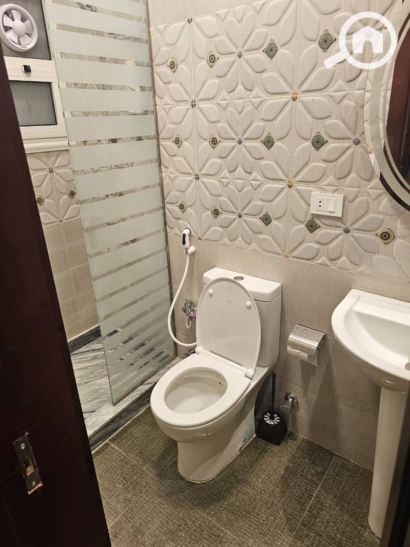 10 ed411382-2b7f-4df5-9153-8819aba43986. jpeg