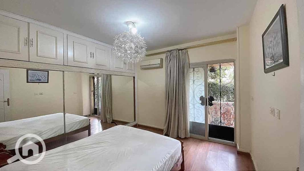 10 438e8d80-cf51-4e12-9ca0-69871aa6a654. jpg