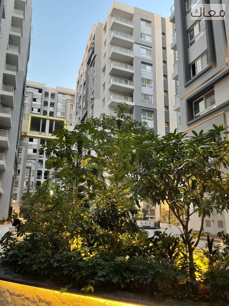 8 d934cb96-4c16-4e28-8a65-a2ee4ff8f39f. jpg