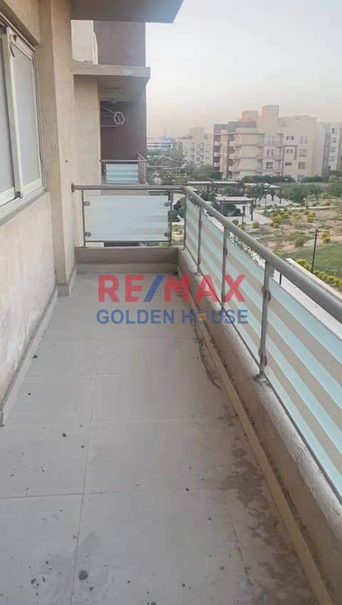 14 e53ba371-f6ce-42d5-b625-0a3932c2d8da. jpg