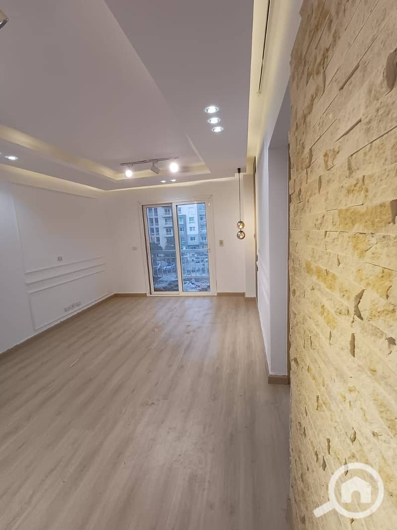 4 a19297d9-1d75-48bc-b21d-8ad3a7d8b18e. jpg