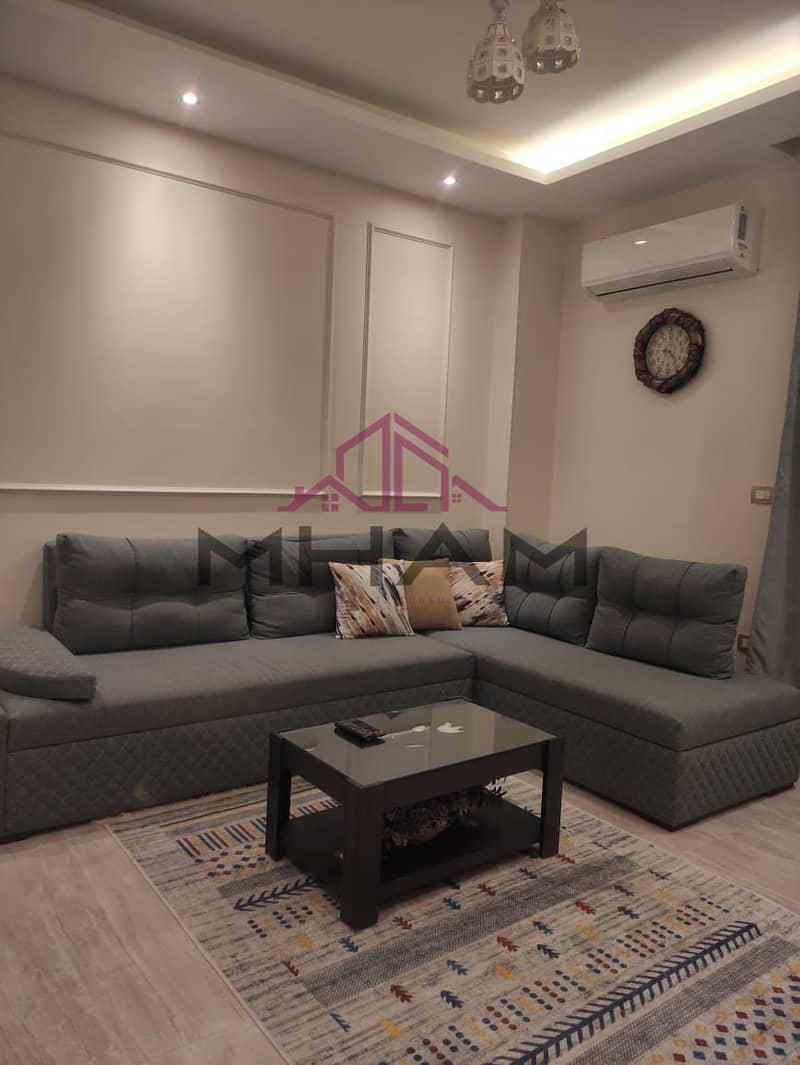 photo_5828000252940716852_y. jpg