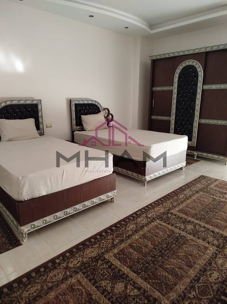 8 photo_5828000252940716859_y. jpg