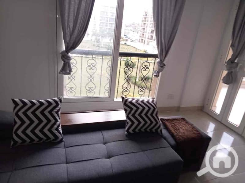 4 8c27f892-e3a1-45bc-a7a9-f9a93c9c6e05. jpg