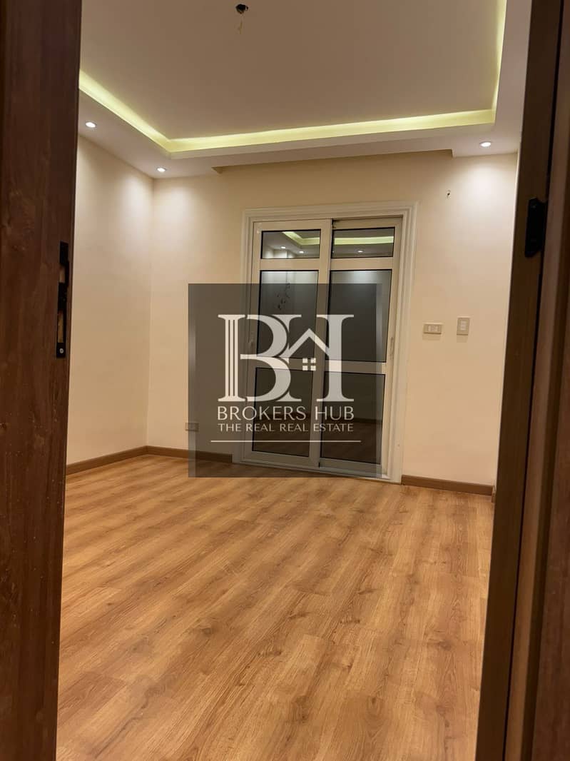 10 e23f31e9-d2f5-4d04-9bb1-8503b5d97f91. jpeg